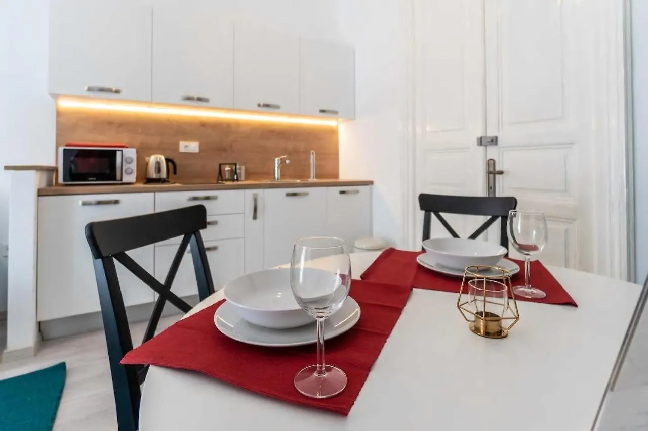 Rijeka Inn Apartment 0*,  Croácia